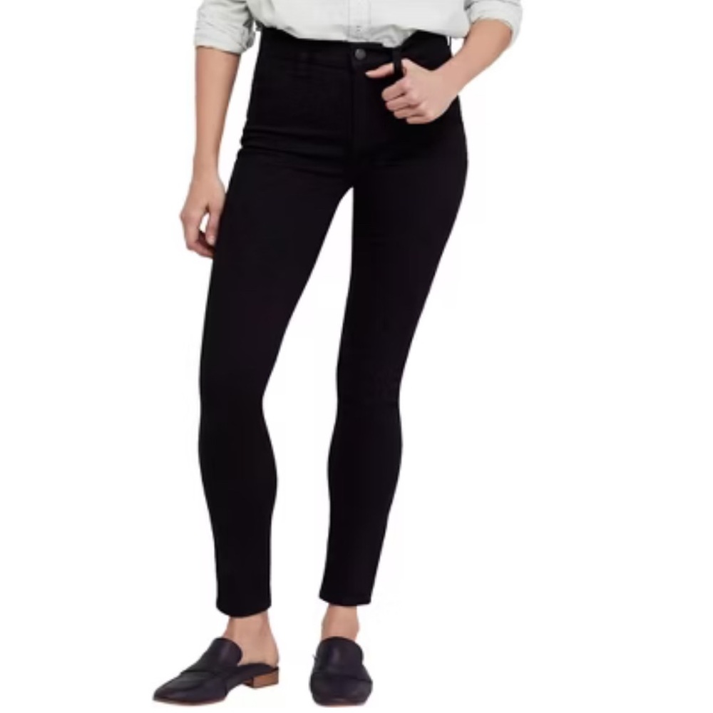 Free People Long and Lean slim ankle Stretch Jeggings Jeans in Black. Size 27